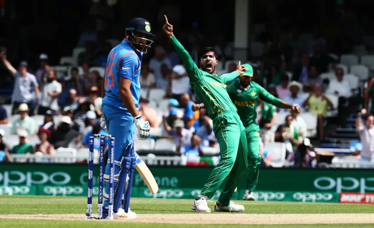 Mohammad Amir bowling