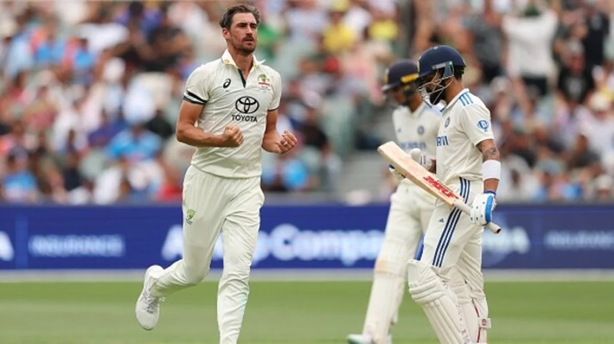 Mitchell Starc bowling fast
